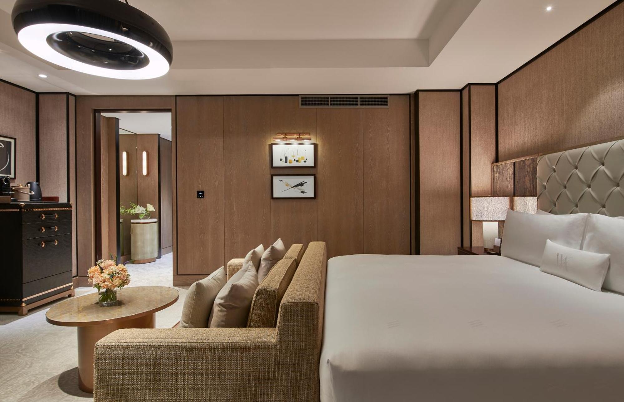 Waldorf Astoria Dubai International Financial Centre Hotell Exteriör bild A bedroom at the hotel