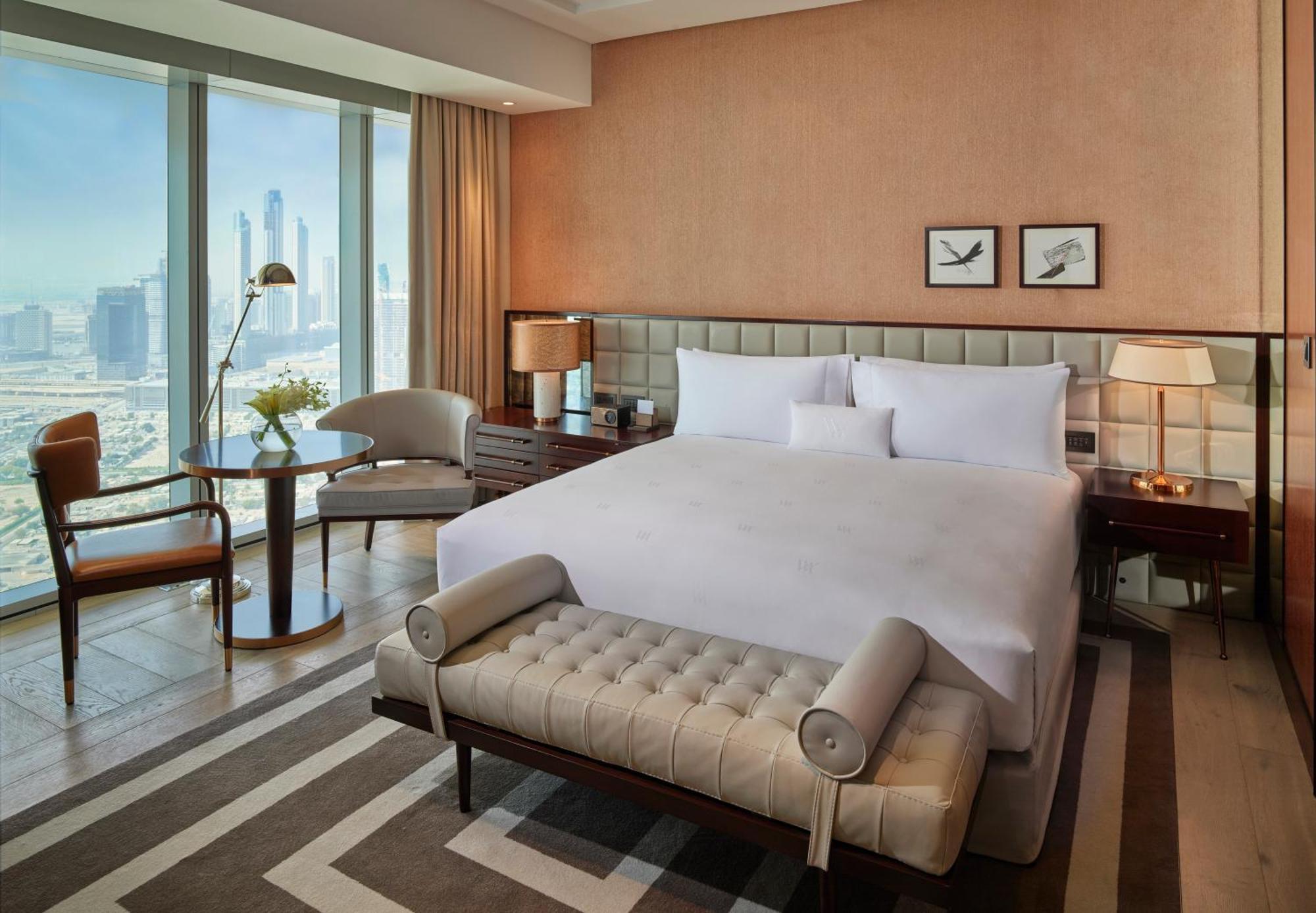 Waldorf Astoria Dubai International Financial Centre Hotell Exteriör bild A bedroom at the Address Downtown Hotel