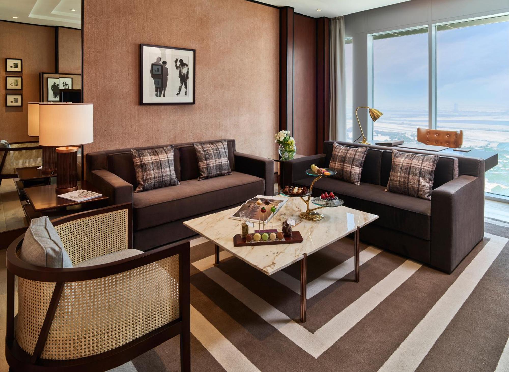 Waldorf Astoria Dubai International Financial Centre Hotell Exteriör bild A living room at the Ritz-Carlton, DIFC