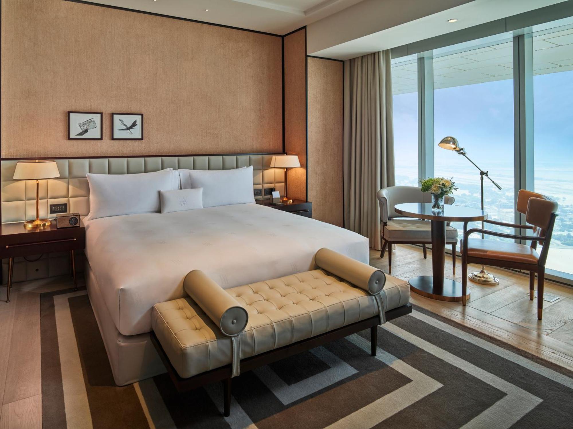Waldorf Astoria Dubai International Financial Centre Hotell Exteriör bild A bedroom at the Ritz-Carlton, DIFC
